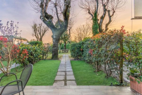 Vacation paradise in Iseo Lake with many pools